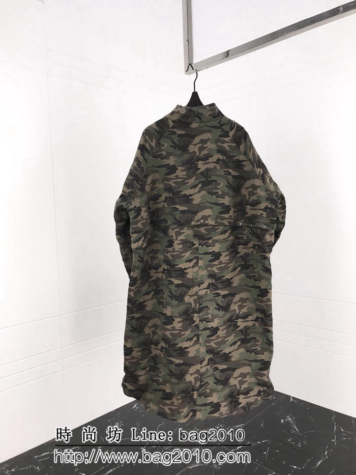 VALENTINO華倫天奴 19ss春季新款 迷彩軍旅風 長款外套 內裏薄棉 袖子背後柳丁設計 男女同款 ydi2608